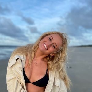 Meet your Posher, Ella